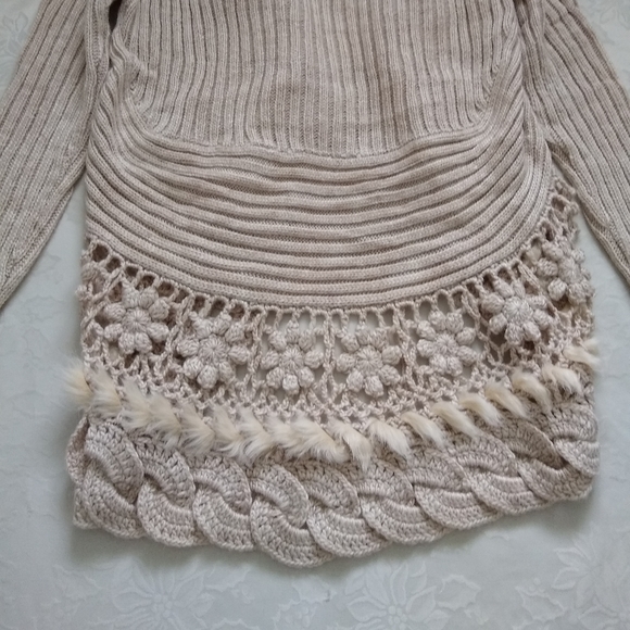 Faux fur wool cocoon shawl collar curved hem pointelle crochet floral cardigan - Picture 8 of 10